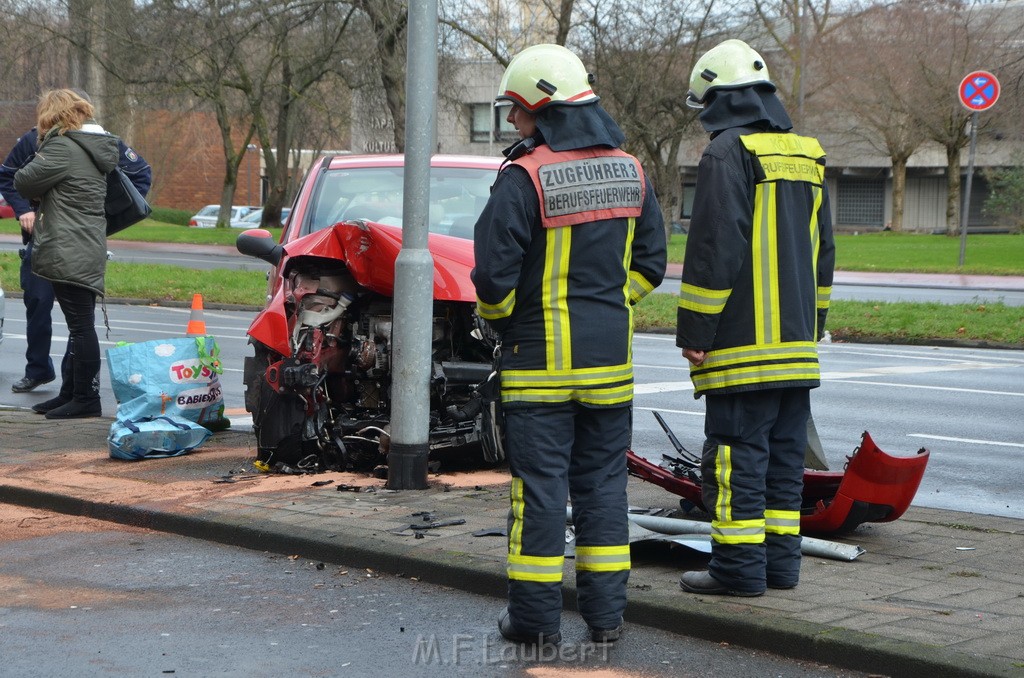 VU Pkw Ampel Koeln Universitaetstr Duerenerstr P34.JPG - Miklos Laubert